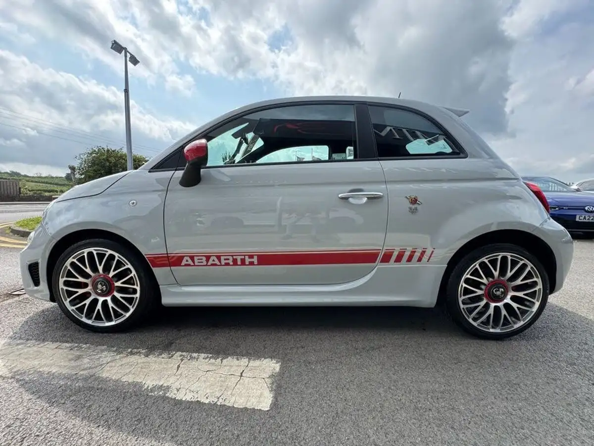 2022-abarth-595-14-tjet-145ps-big-10
