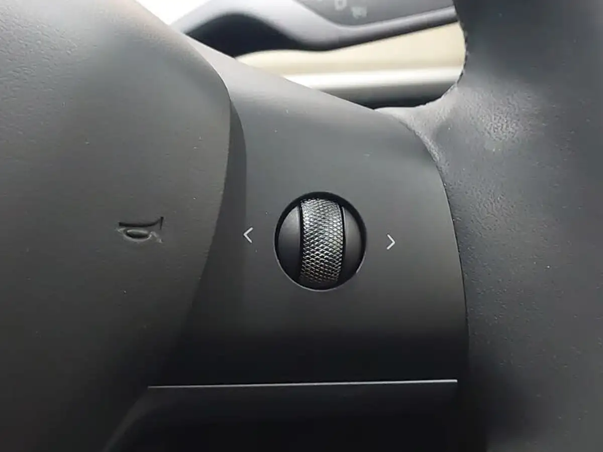 2023-tesla-model-y-e-rwd-big-18