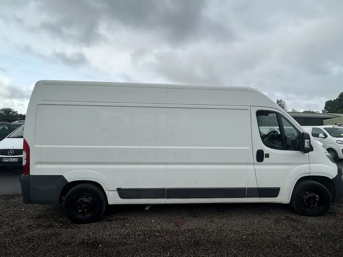 2017-citroen-relay-20bluehdi-35-l3h2-enterprise-130eu6-big-1