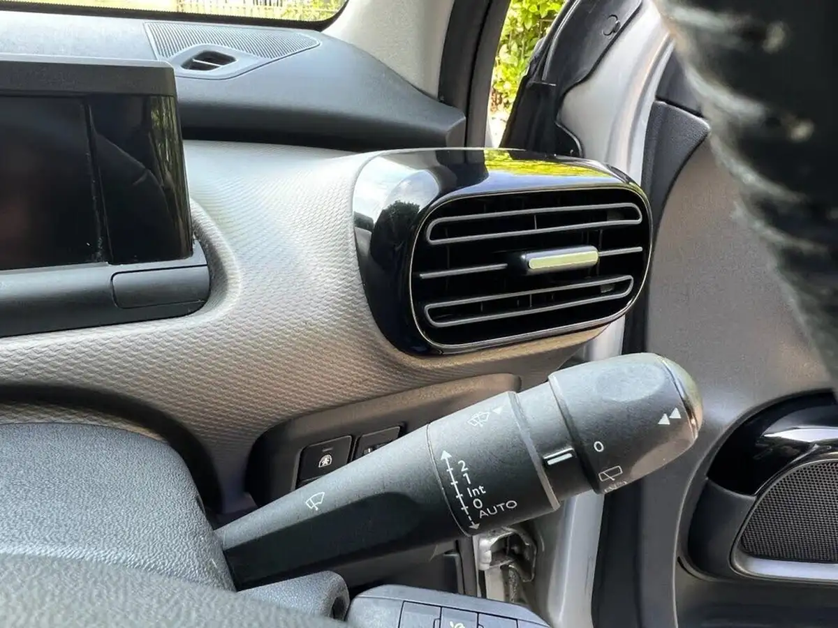 2016-citroen-c4-cactus-12-puretech-flair-110ps-ss-big-51