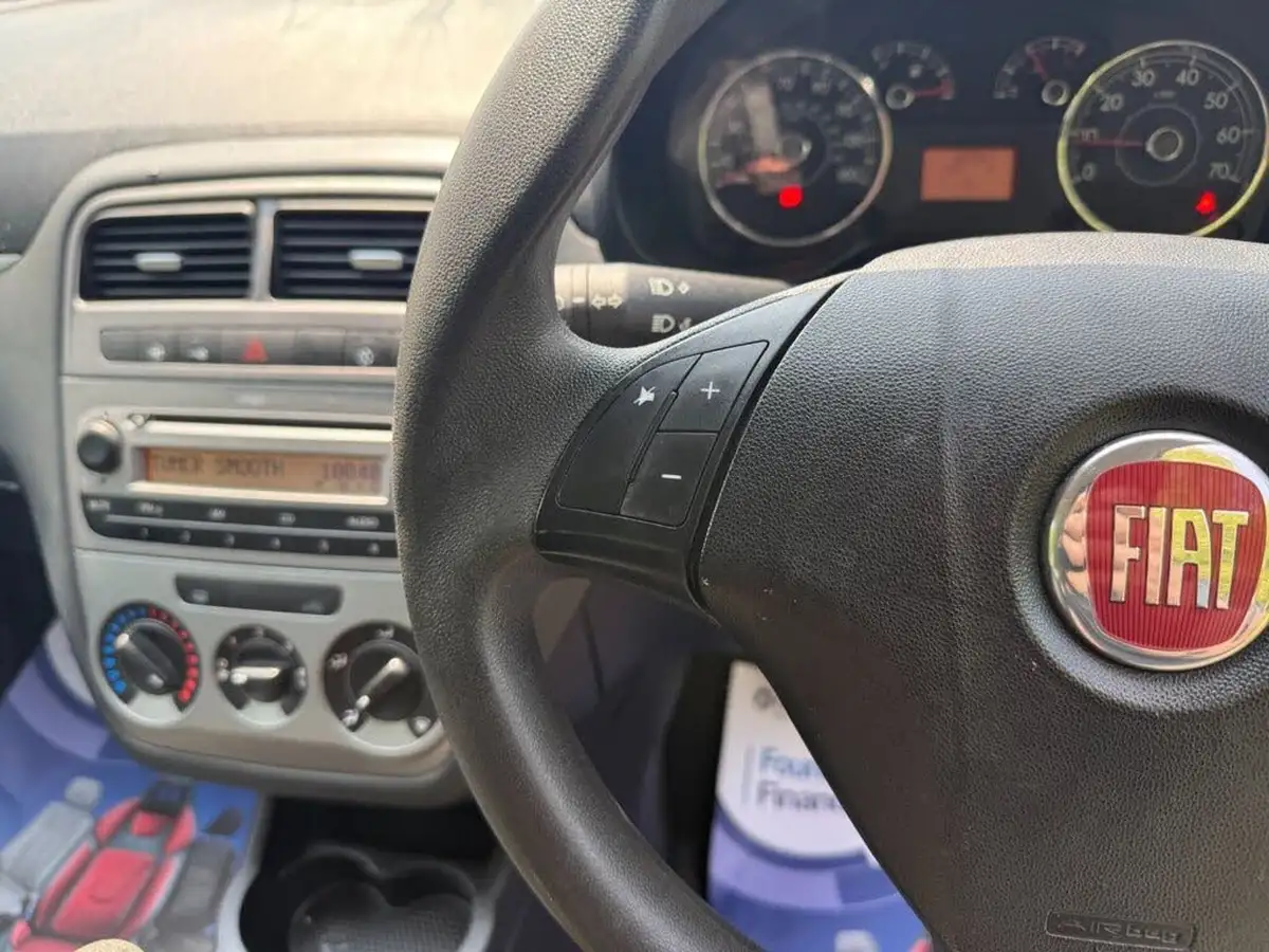 2012-fiat-punto-12-pop-3d-big-18
