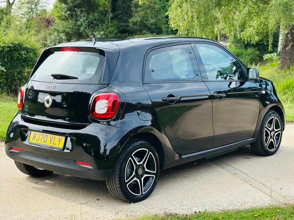 2020-smart-forfour-eq-pulse-premium-big-2