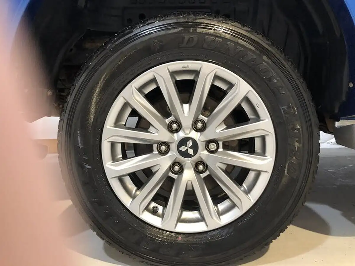 2018-mitsubishi-l200-24di-d-warrior-eu6-auto-big-10