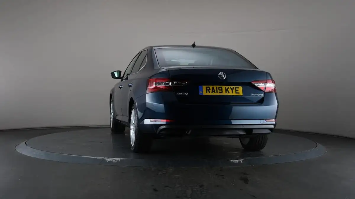 2019-skoda-superb-20tdi-se-l-executive-150ps-hatchback-big-46