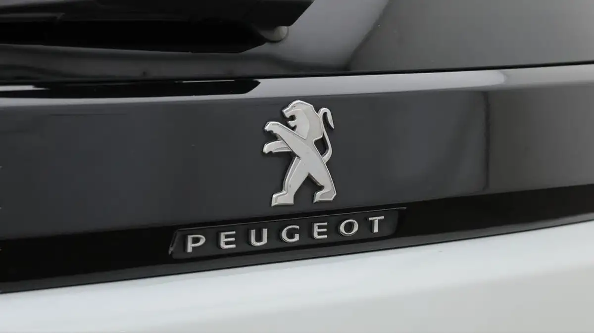 2022-peugeot-5008-suv-15-bluehdi-allure-big-23