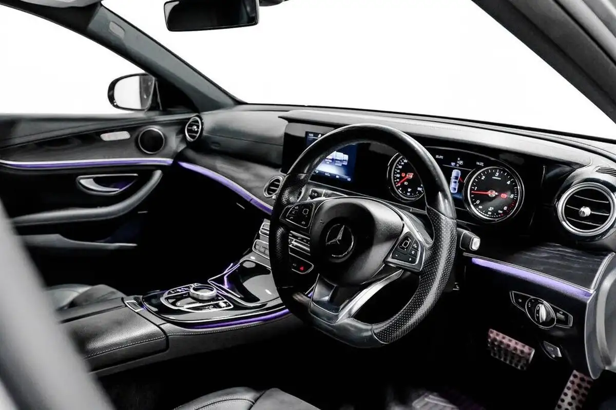 2016-mercedes-benz-e-class-20d-e220d-amg-line-ss-saloon-4d-big-15