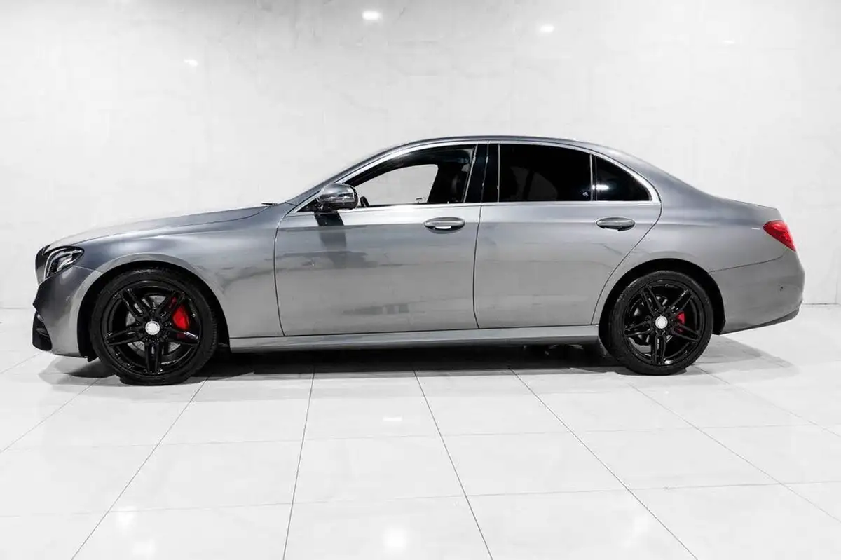 2016-mercedes-benz-e-class-20d-e220d-amg-line-ss-saloon-4d-big-39