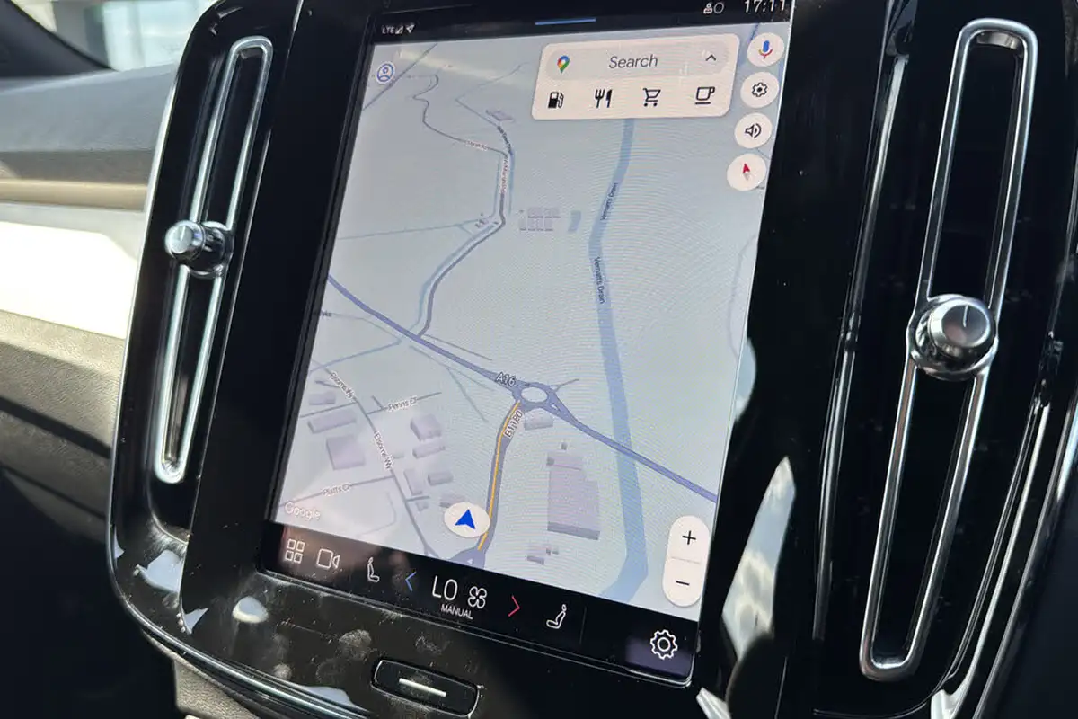 2024-volvo-xc40-20-b3-core-big-42