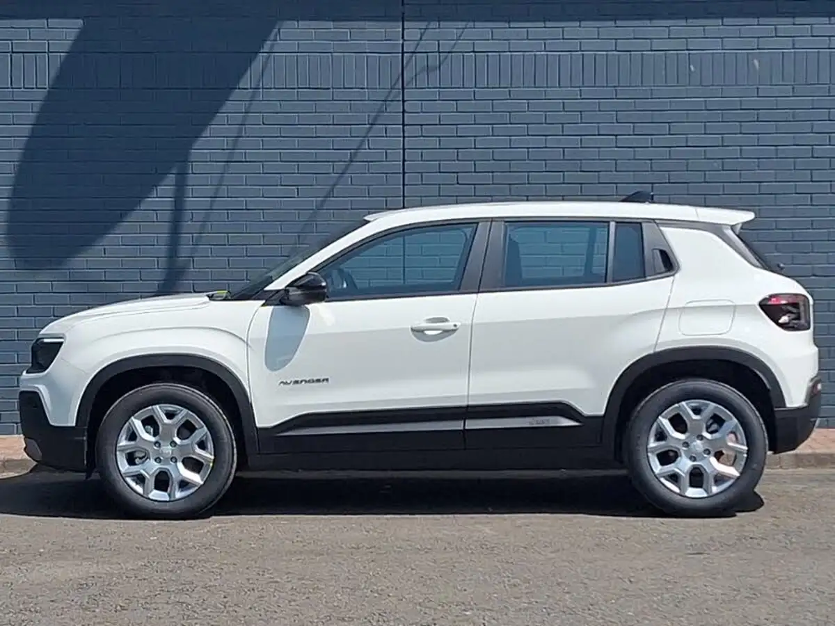 2025-jeep-avenger-12-gse-altitude-big-3