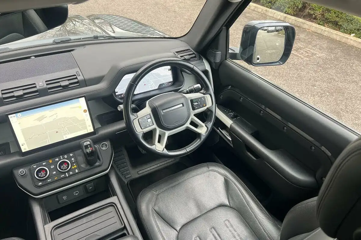 2021-land-rover-90-defender-30-d250-hse-big-25
