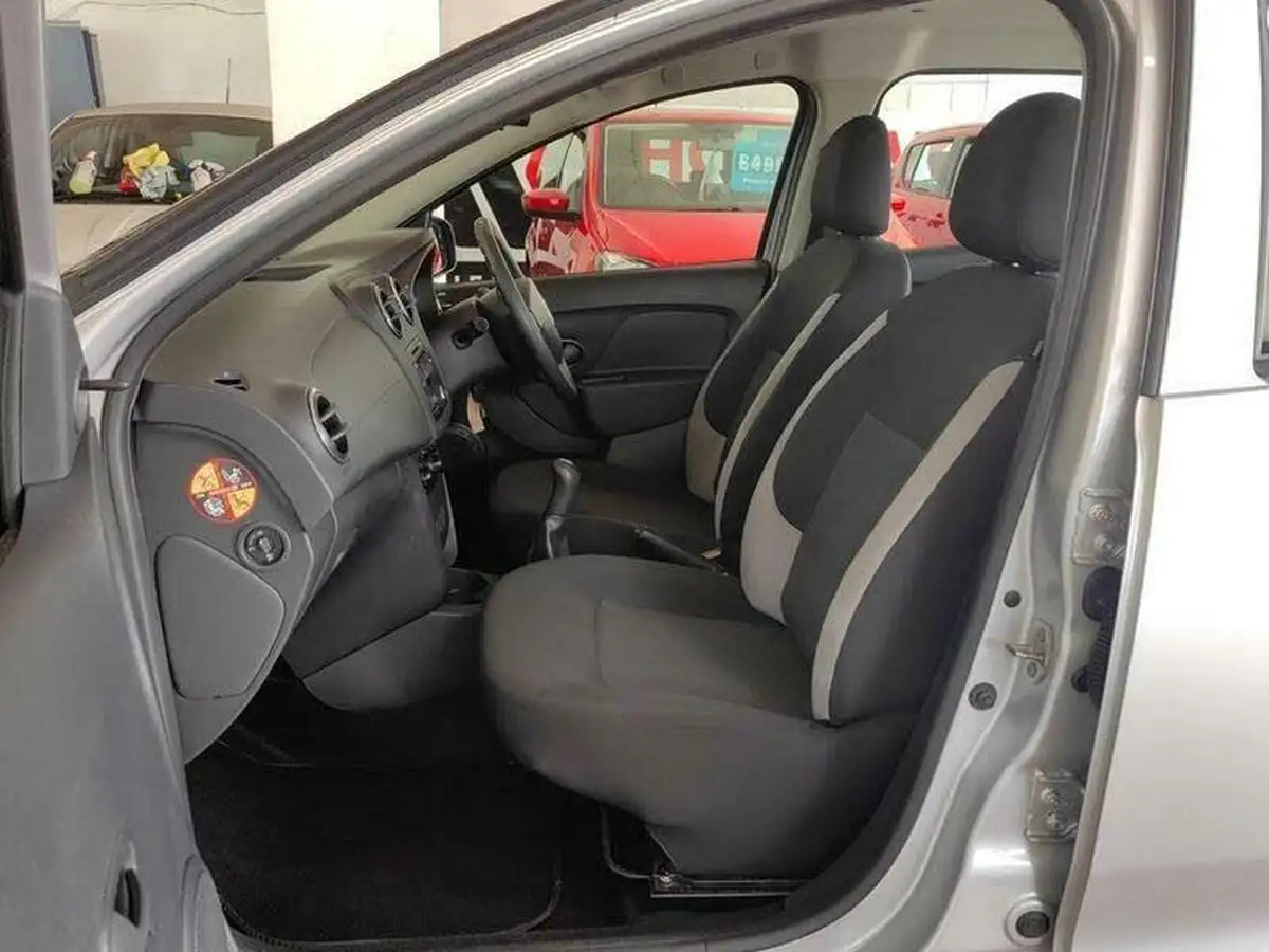 2016-dacia-sandero-12-ambiance-big-10