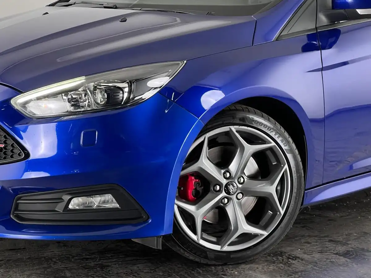 2017-ford-focus-20t-st3-hatchback-big-50