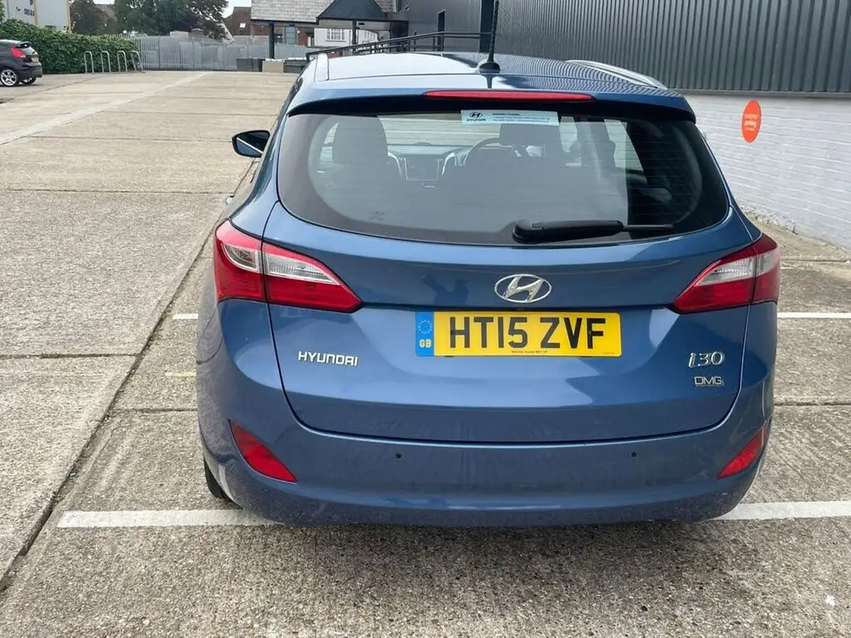 2015-hyundai-i30-16crdi-se-nav-110ps-tourer-big-59