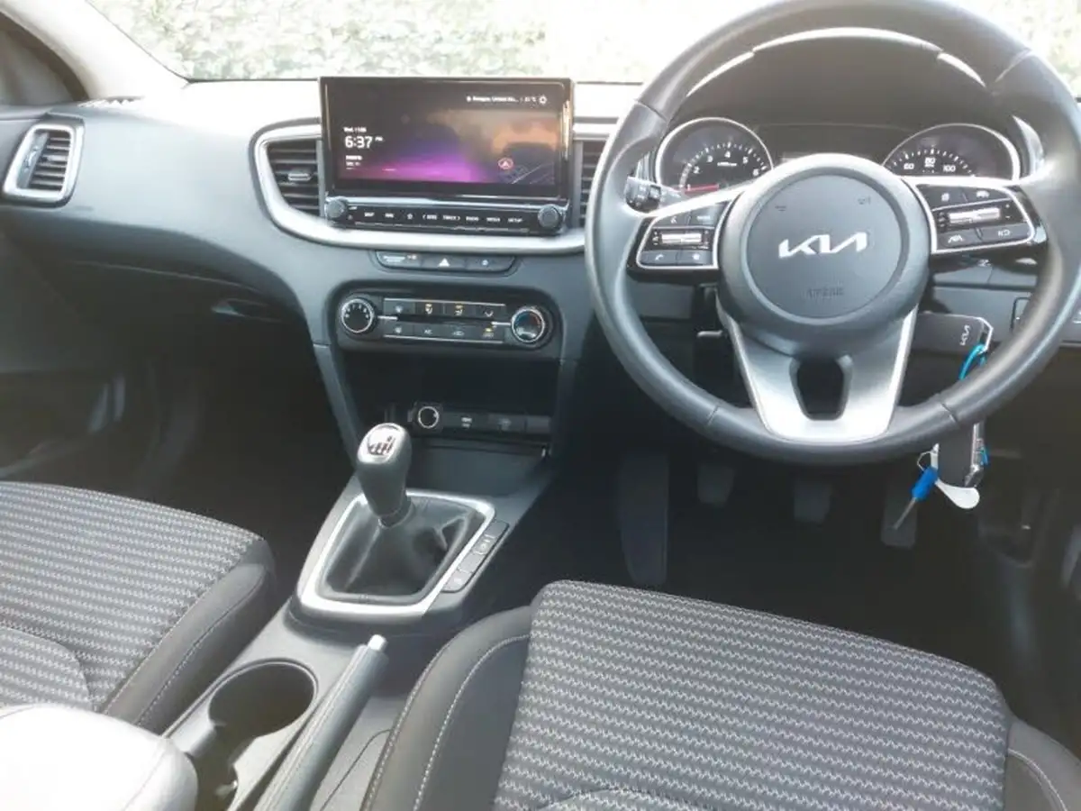 2024-kia-ceed-15-t-gdi-2-138bhp-sportswagon-big-2