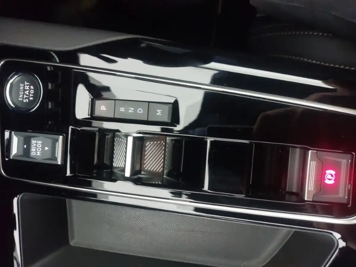 2024-peugeot-3008-suv-12-puretech-gt-136ps-hybrid-e-dsc6-big-15
