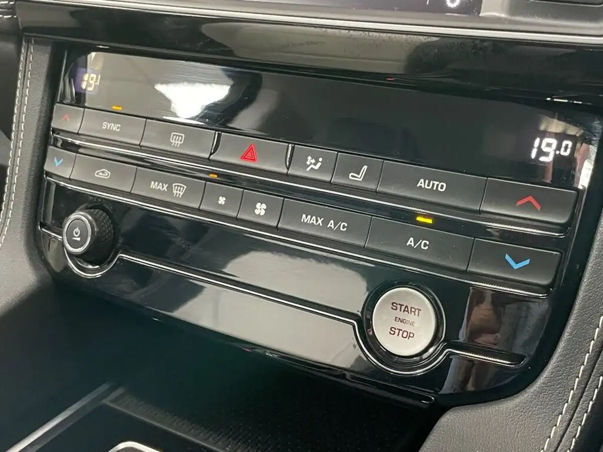 2018-jaguar-f-pace-20-i4d-r-sport-180ps-auto-big-39