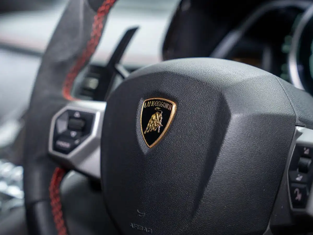 2016-lamborghini-aventador-65-lp-750-4-superveloce-coupe-big-39