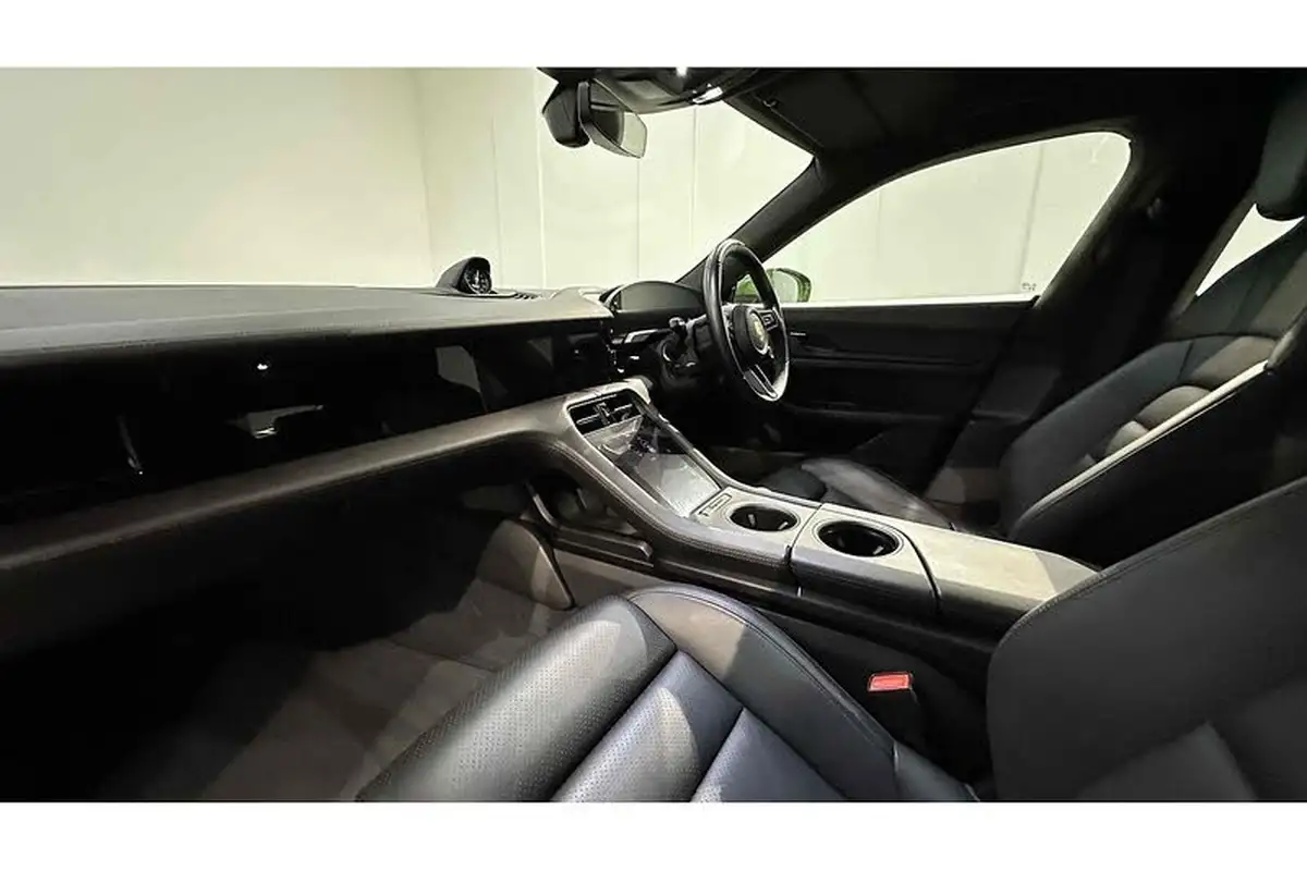 2022-porsche-taycan-e-turbo-big-25