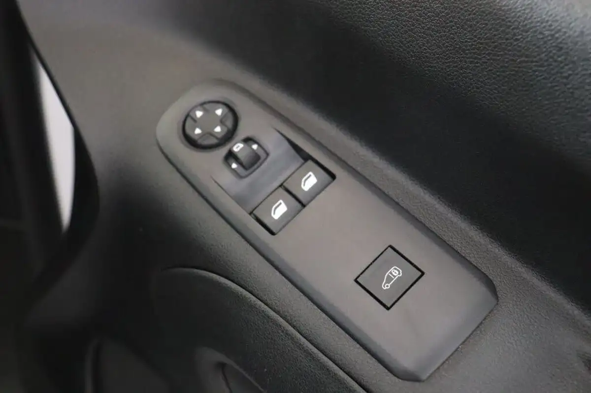 2023-peugeot-partner-15-bluehdi-1000-professional-premium-100pseu6d-big-22