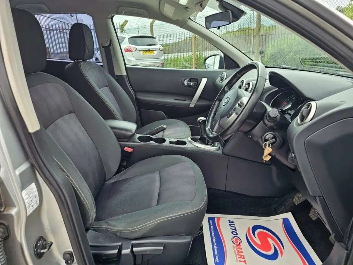 2012-nissan-qashqai-16-acenta-big-21