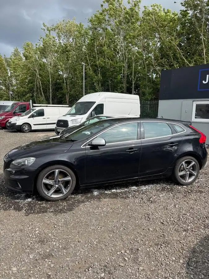 2014-volvo-v40-16td-d2-r-design-nav-big-9
