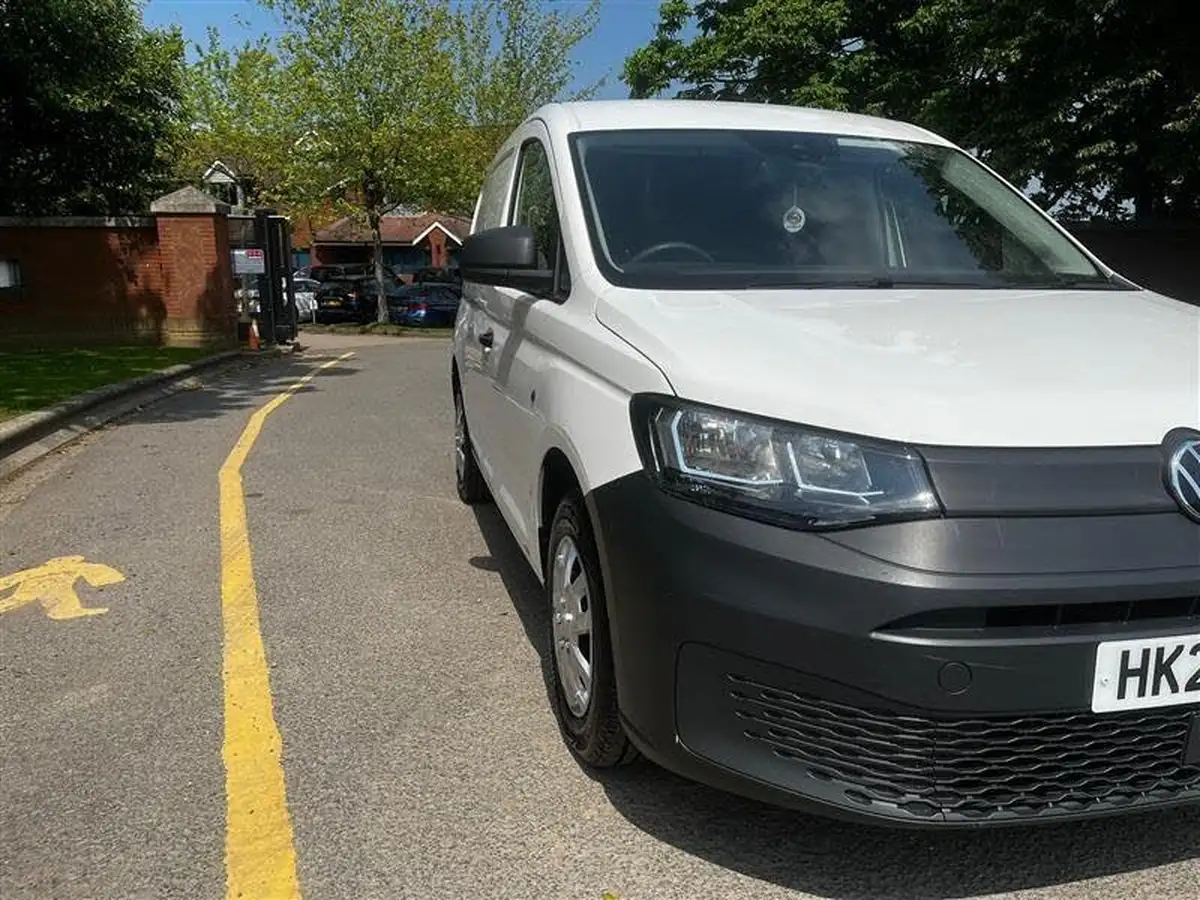 2022-volkswagen-caddy-20tdi-c20-cargo-commerce-102pseu6d-big-3