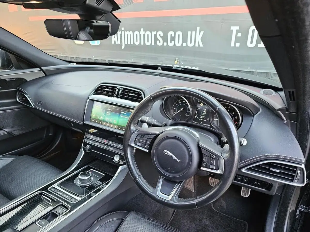 2018-jaguar-xe-20i-landmark-200ps-big-45