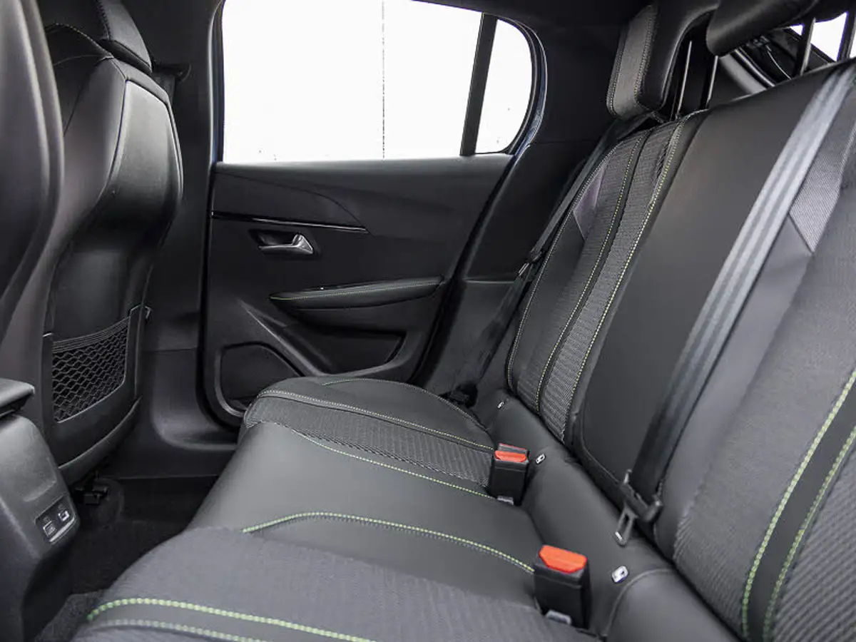 2025-peugeot-208-e-gt-136ps-50kwh-big-5