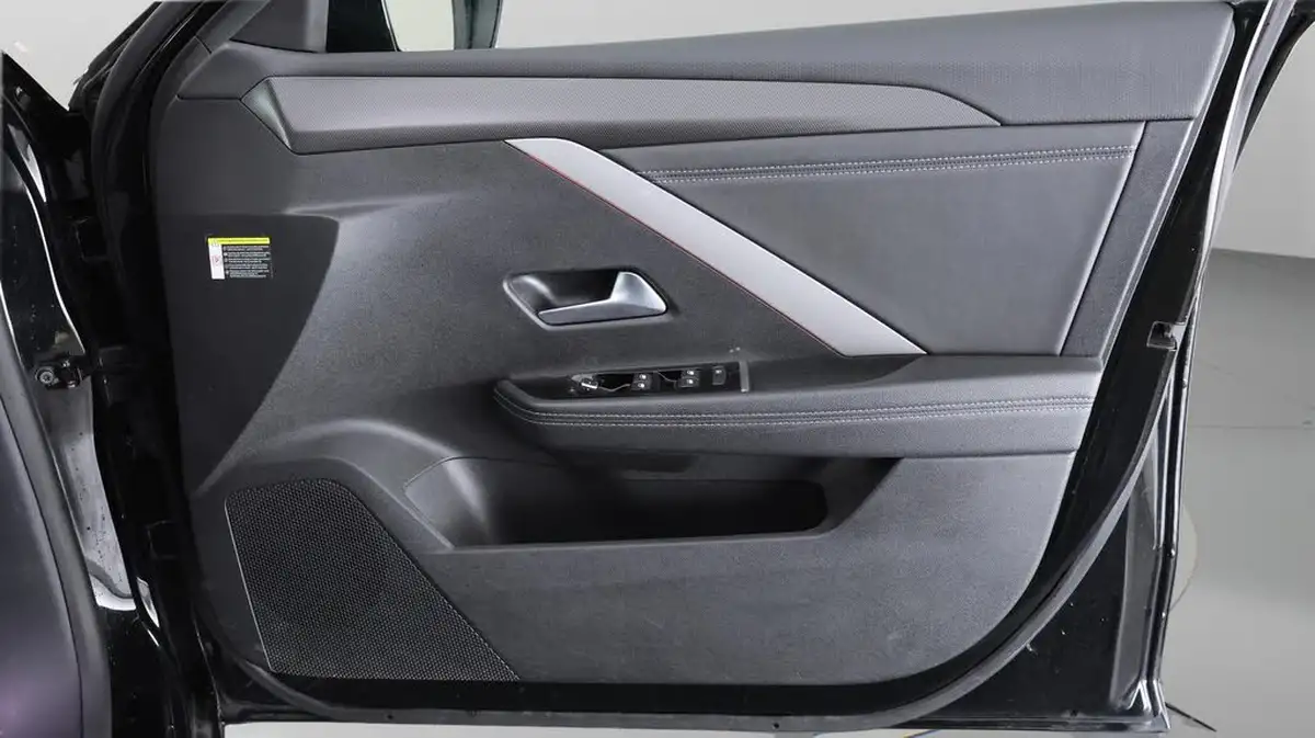 2023-vauxhall-astra-12-turbo-gs-hatchback-big-14