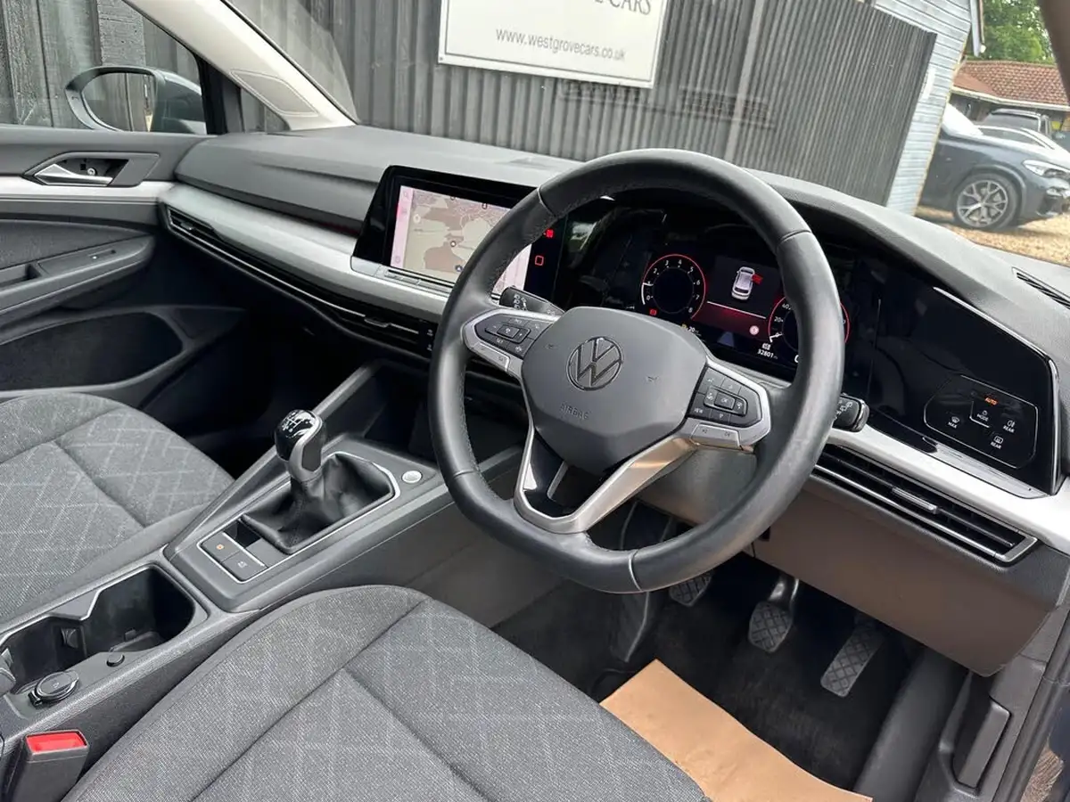 2023-volkswagen-golf-15-tsi-life-130ps-hatchback-big-9