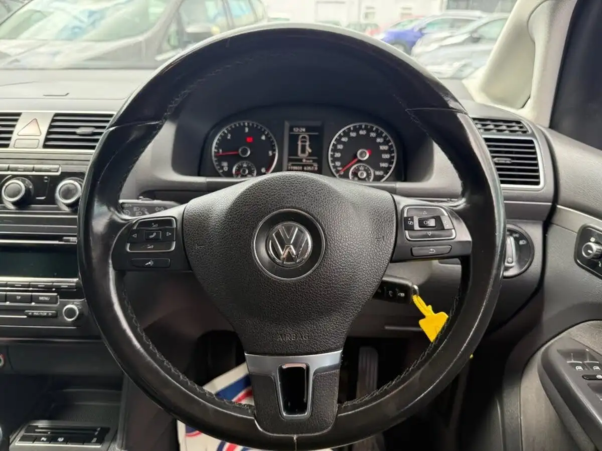 2013-volkswagen-touran-16td-se-big-13