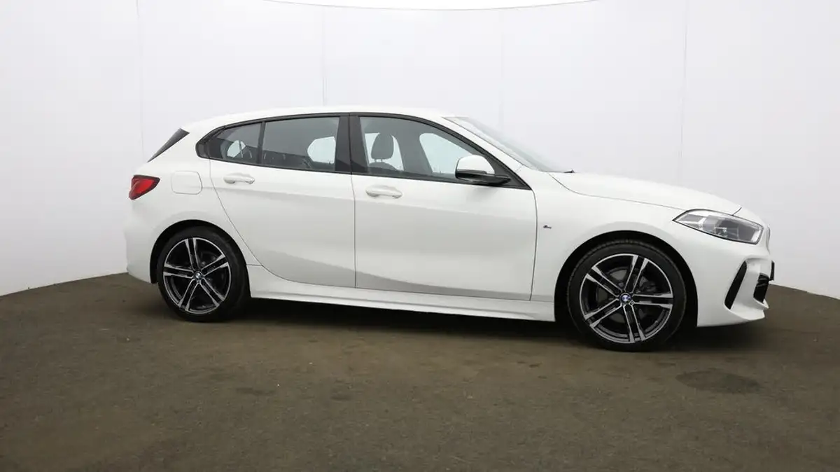2022-bmw-1-series-15-118i-m-sport-lcp-big-48