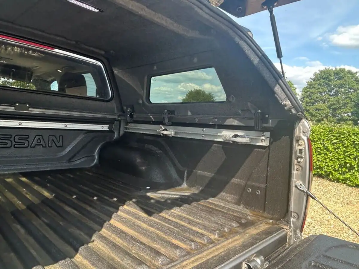 2019-nissan-navara-23dci-tt-tekna-8-navileather-auto-big-15