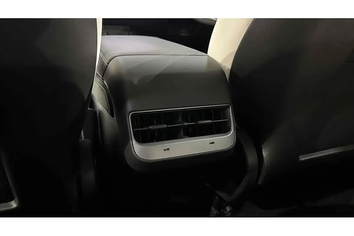 2020-tesla-model-3-e-long-range-big-27