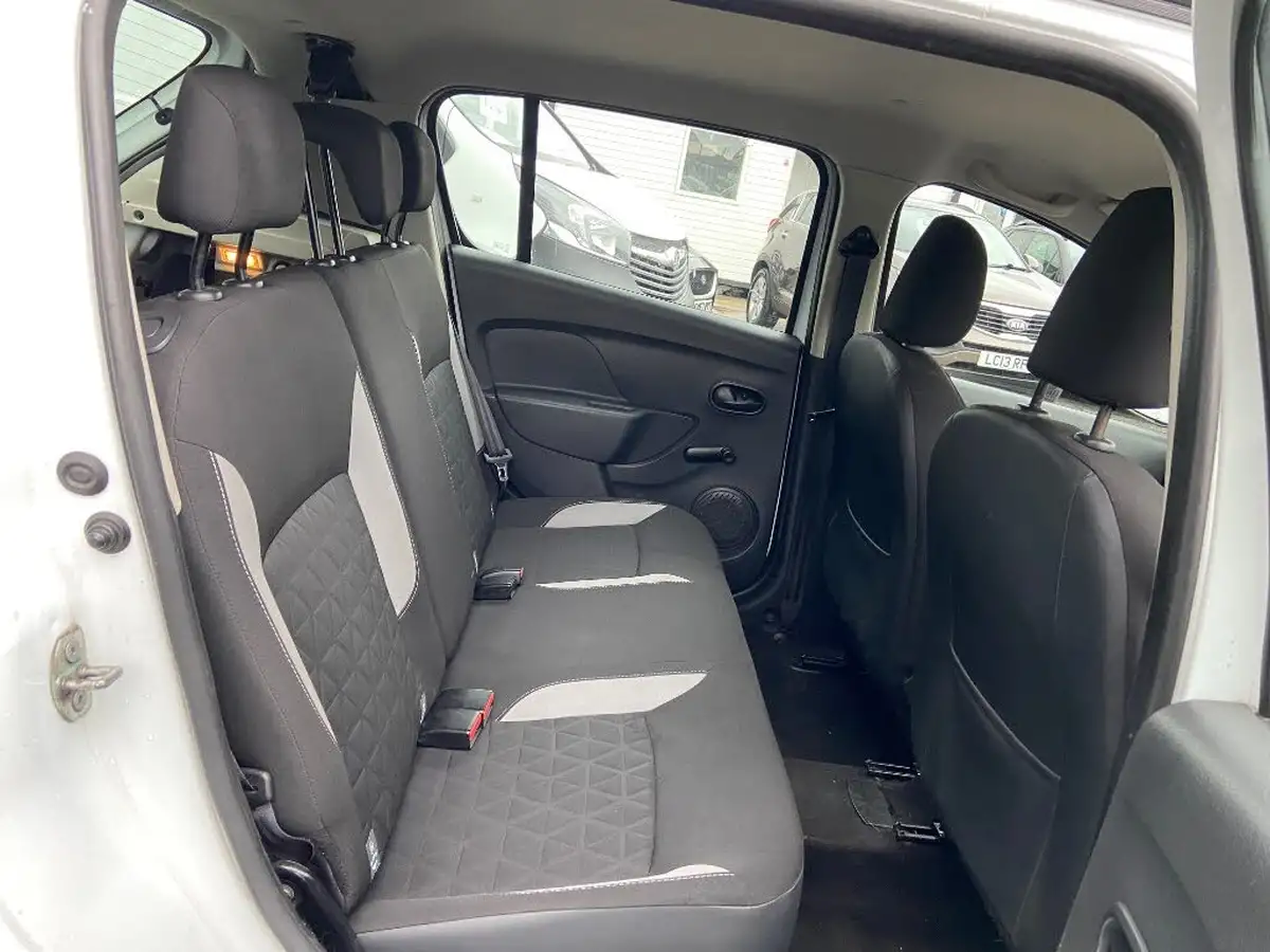 2013-dacia-sandero-stepway-09-ambiance-big-8