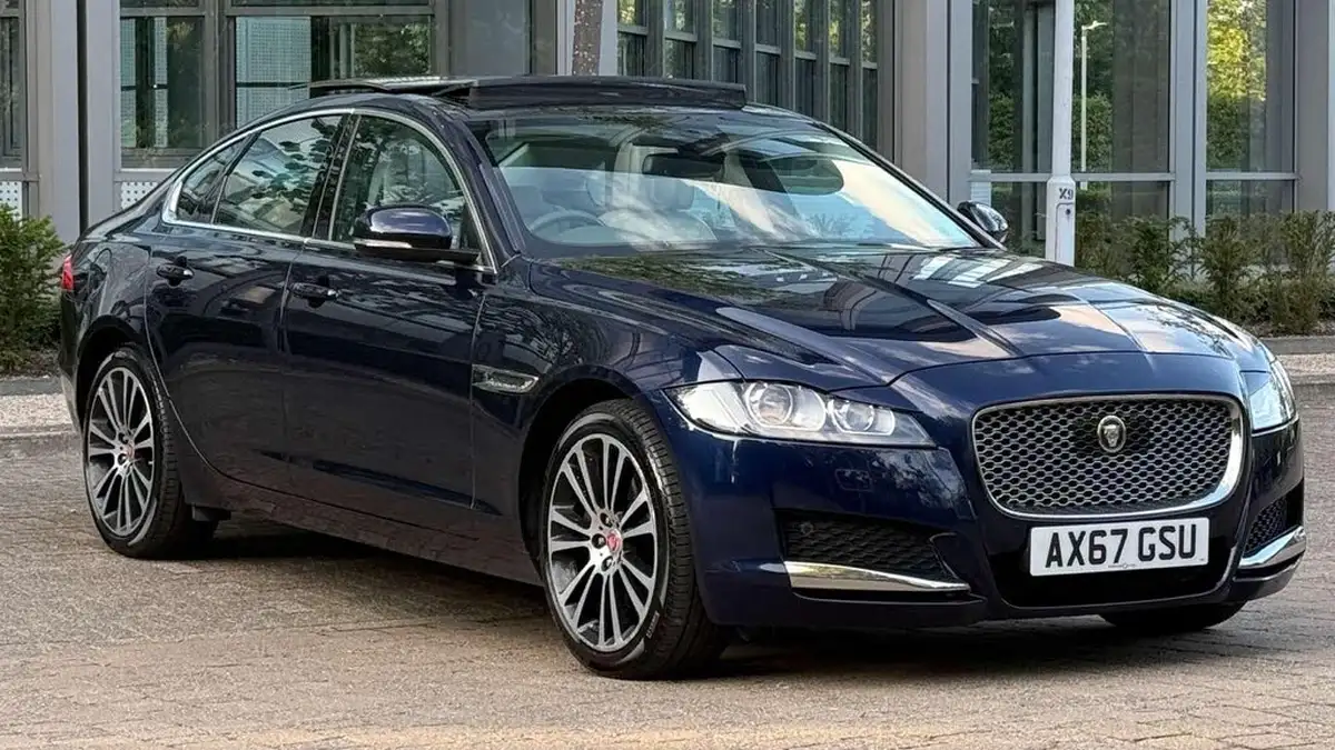 2017-jaguar-xf-20td-portfolio-240ps-awd-saloon-4d-1998cc-auto-big-14