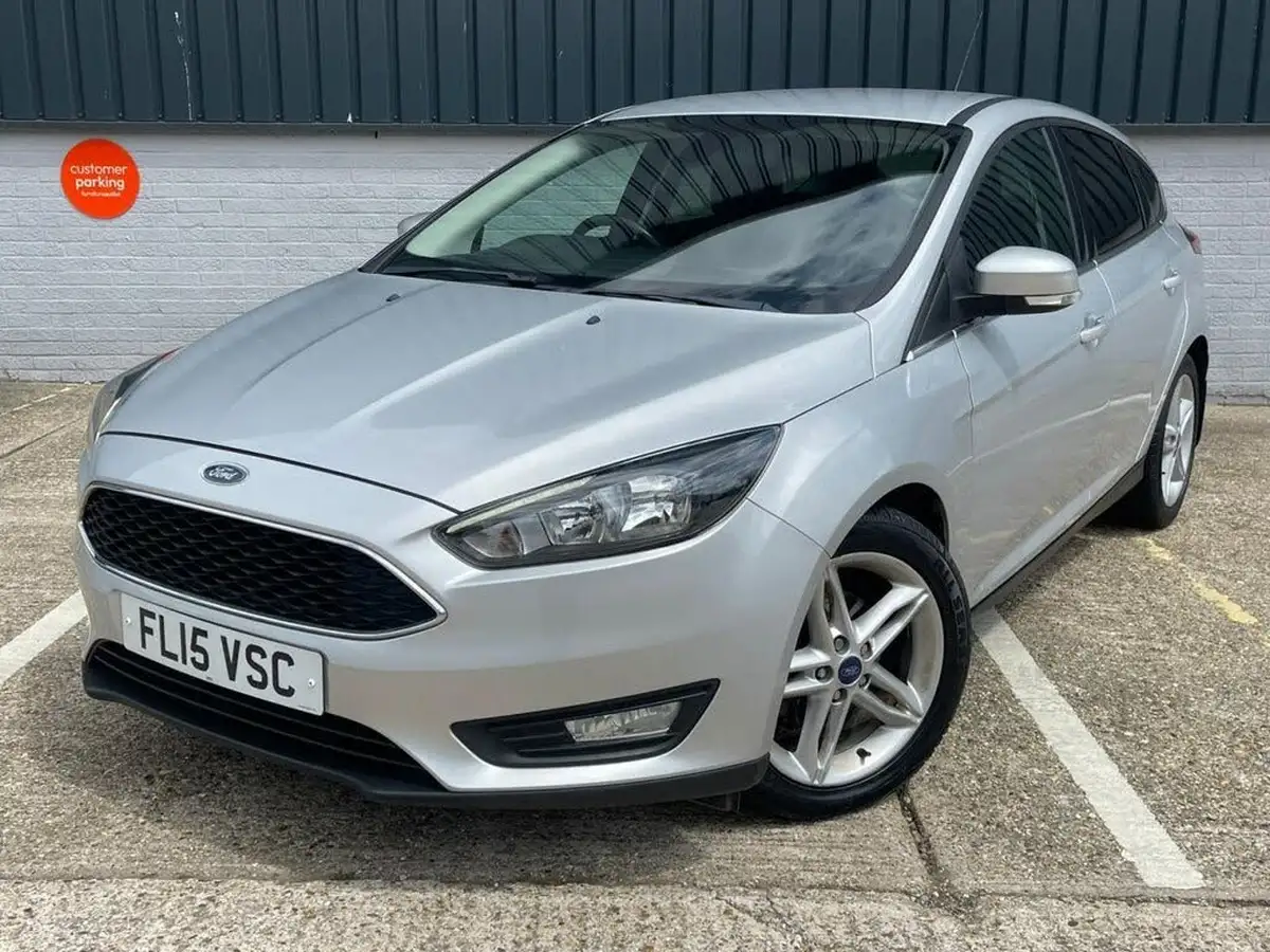 2015-ford-focus-10-zetec-t-125ps-hatchback-big-79