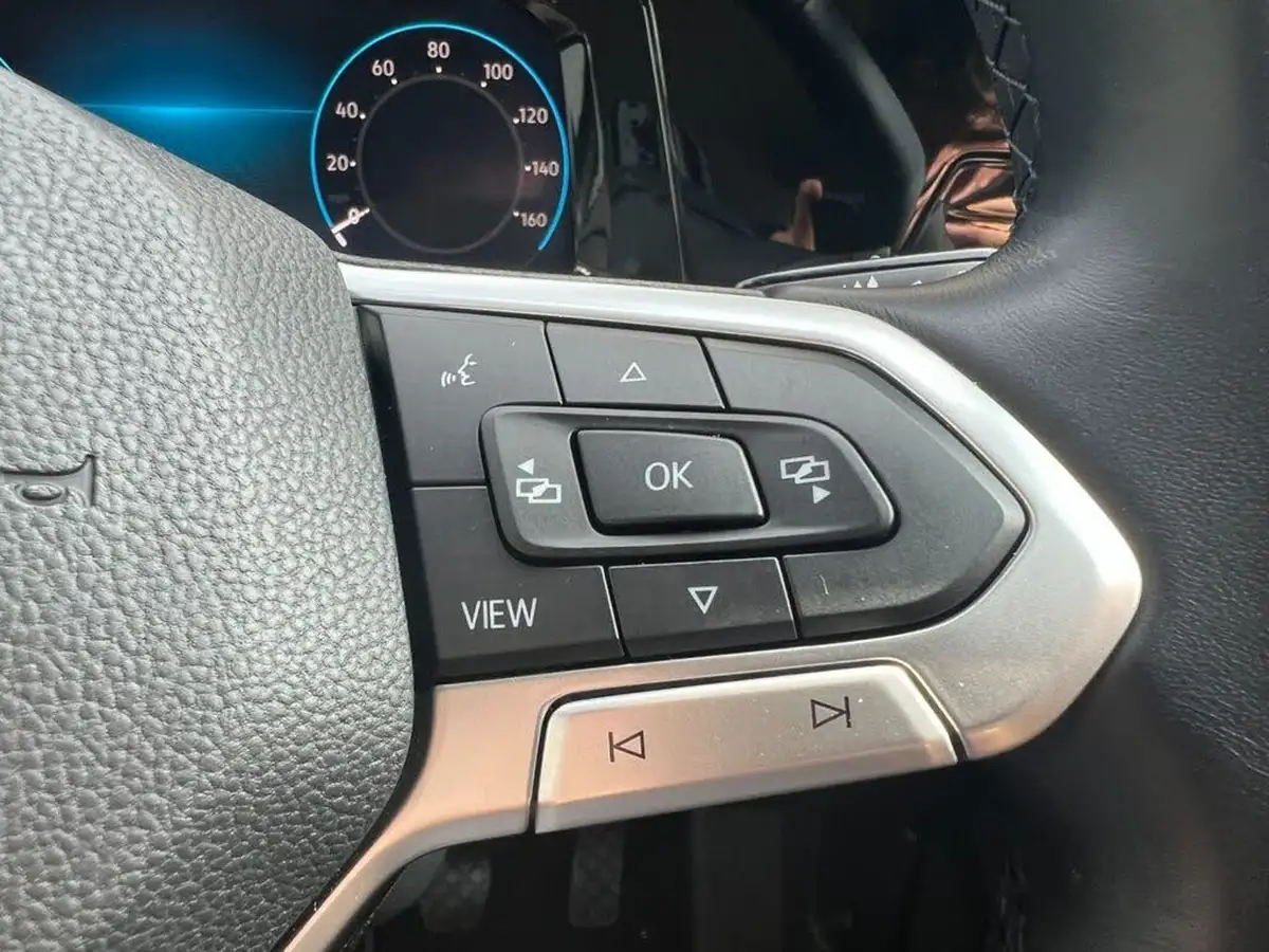 2021-volkswagen-golf-15-tsi-life-130ps-hatchback-big-29
