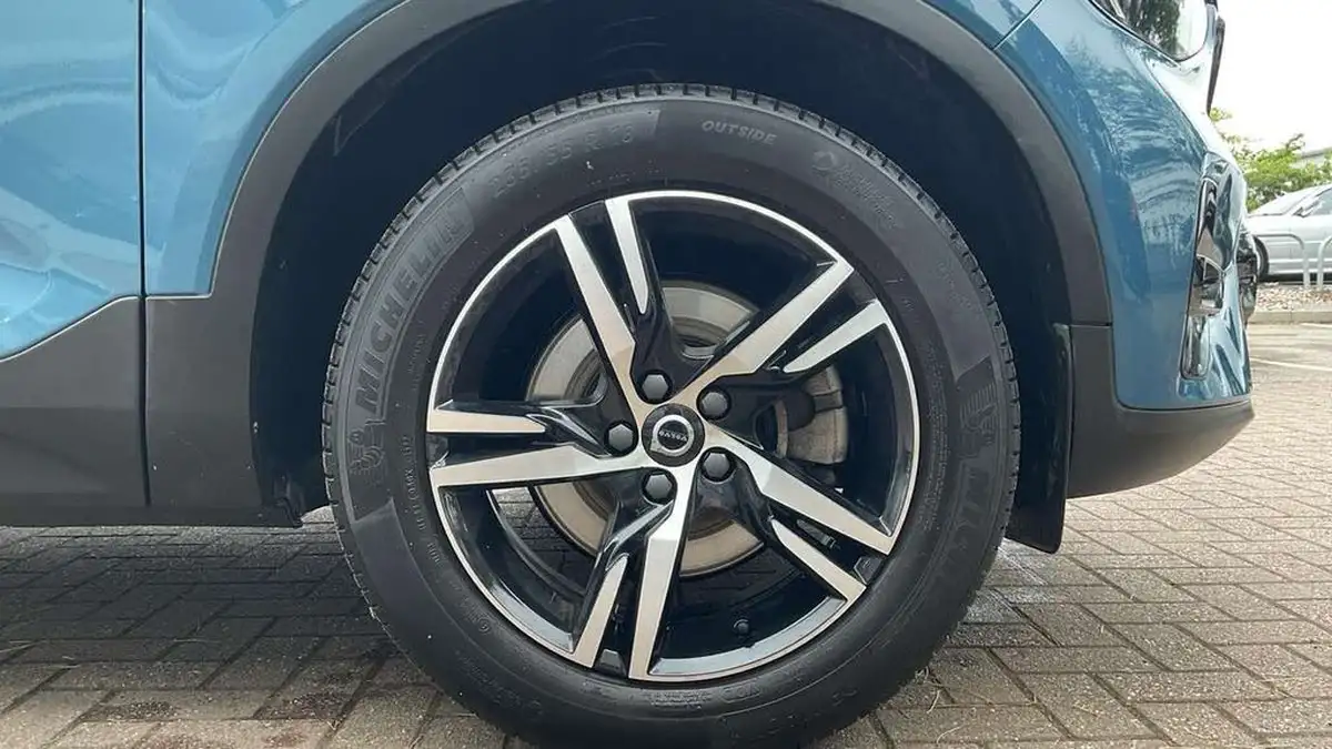 2022-volvo-xc40-20-b4-plus-awd-big-8