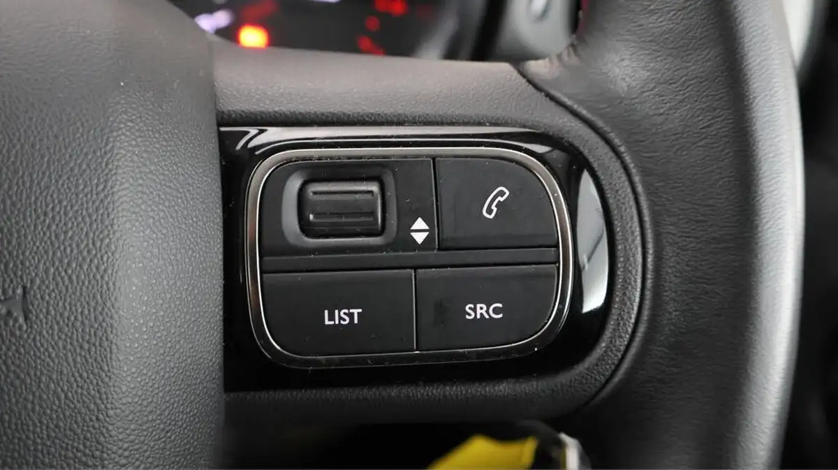2020-citroen-c3-12-puretech-flair-83ps-big-22