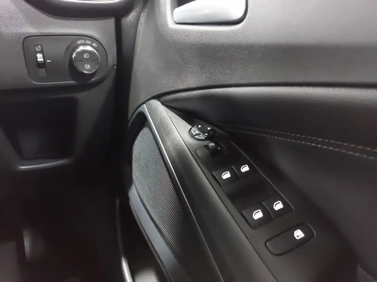 2022-vauxhall-crossland-12-elite-edition-130ps-auto-big-11