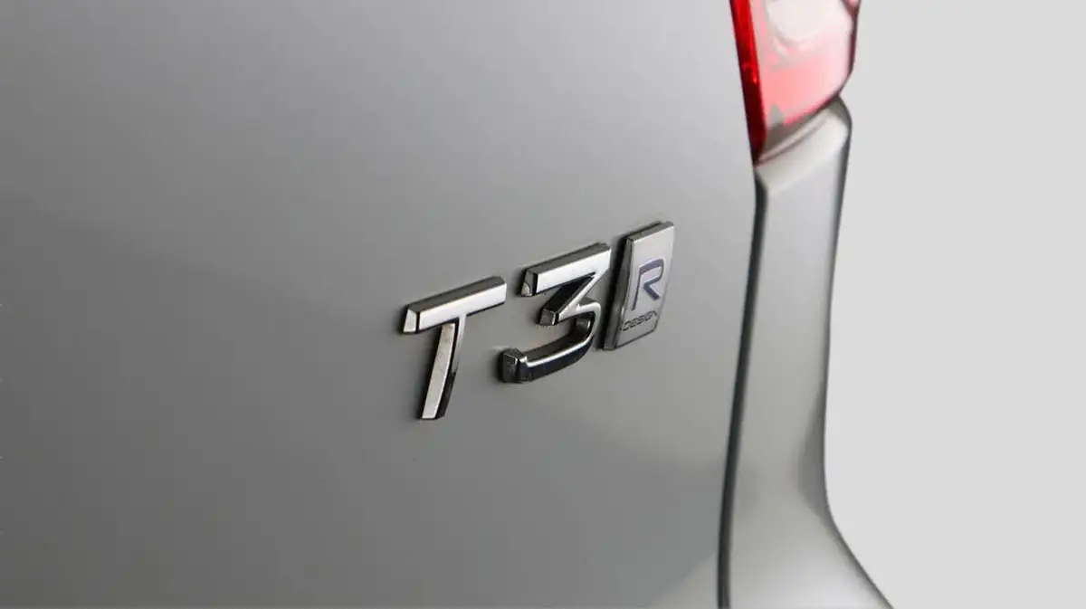 2018-volvo-xc40-15-t3-r-design-pro-big-21