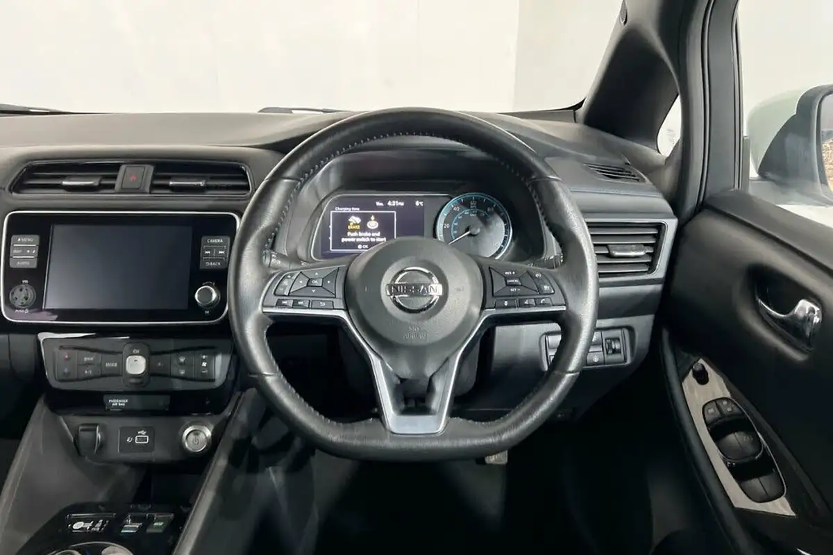 2019-nissan-leaf-e-acenta-big-19