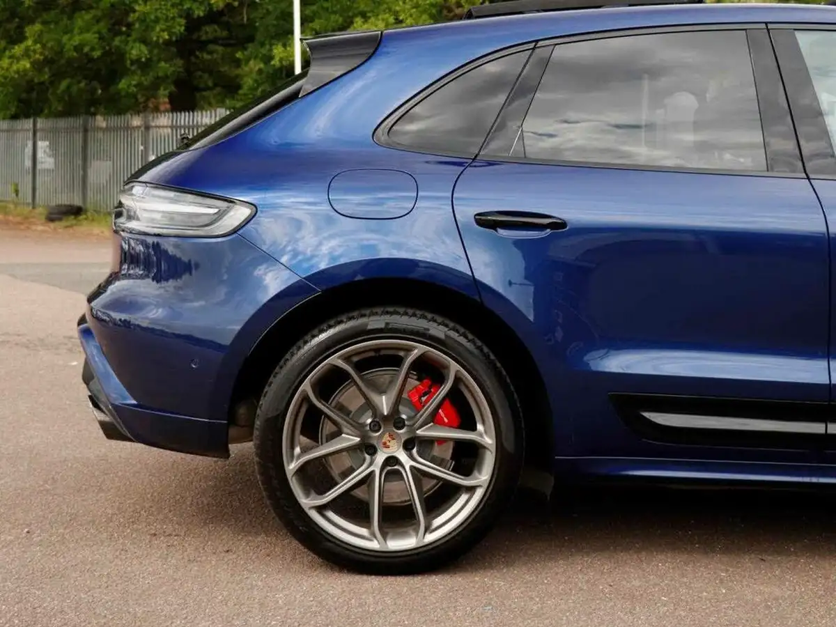 2024-porsche-macan-29-v6-gts-big-30