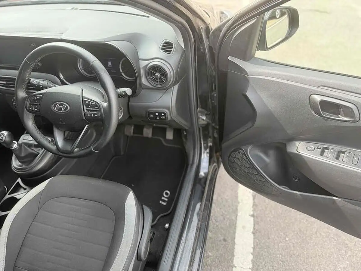 2022-hyundai-i10-10-se-connect-big-13