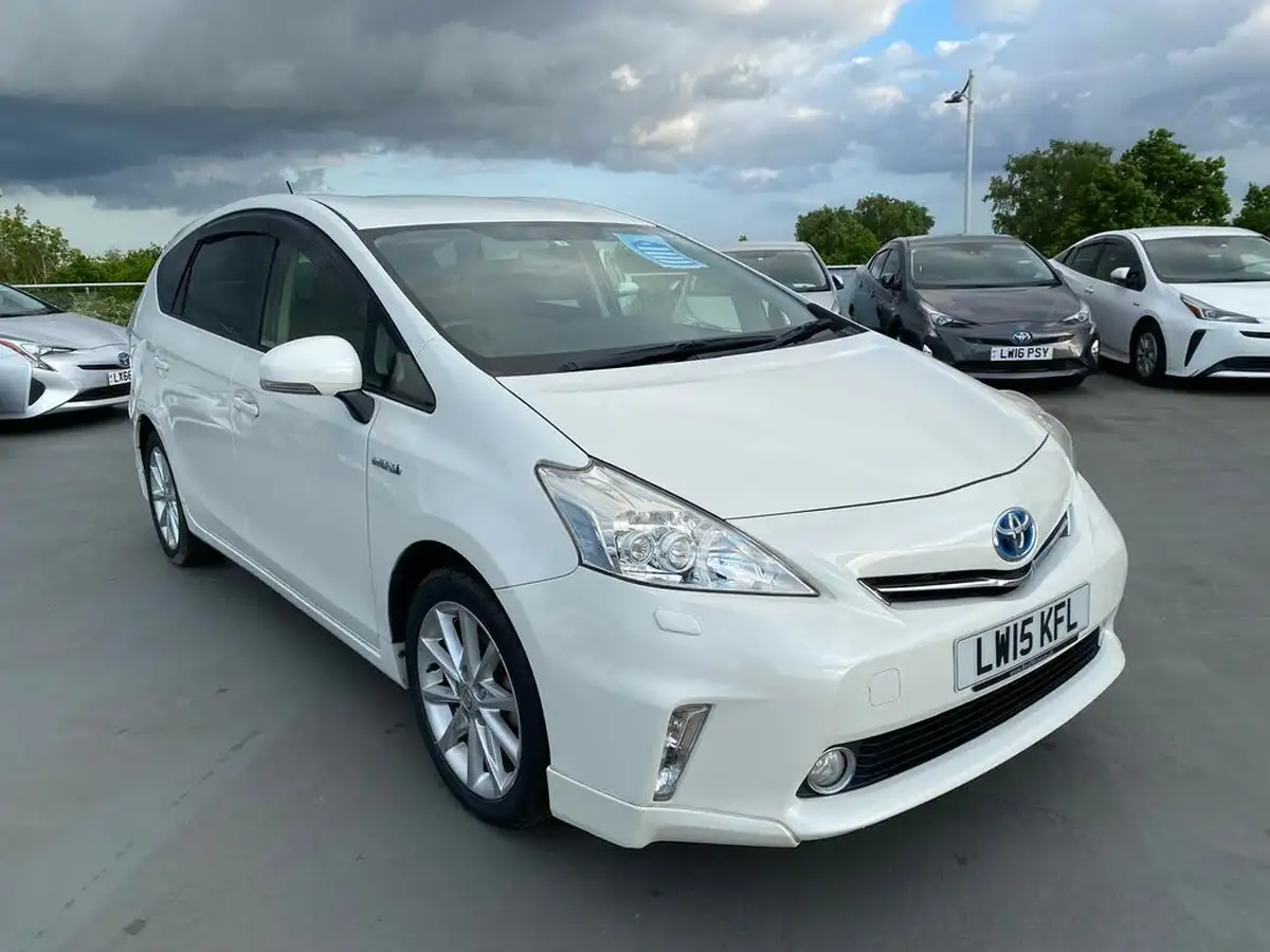 2015-toyota-prius-big-2