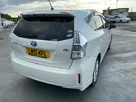 2015-toyota-prius-small-13