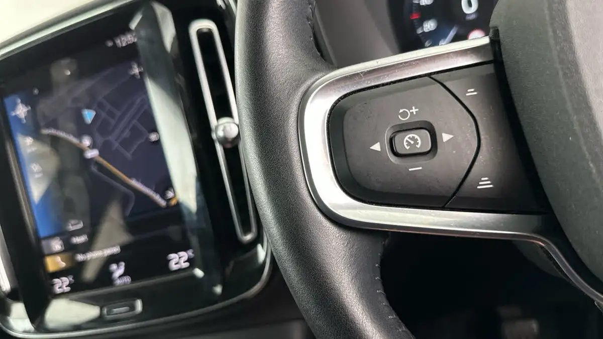 2021-volvo-xc40-15-t3-momentum-161bhp-big-28