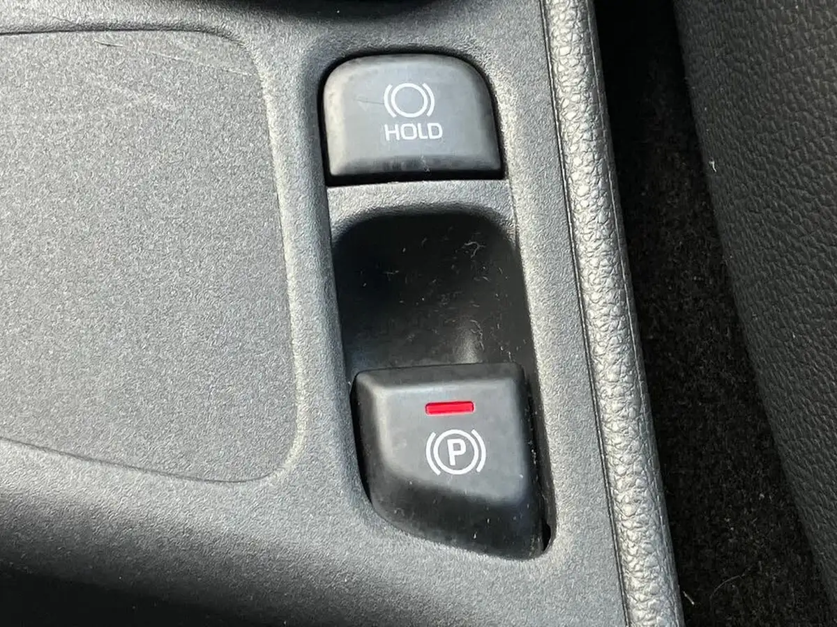 2022-mazda-mazda2-15-select-big-37