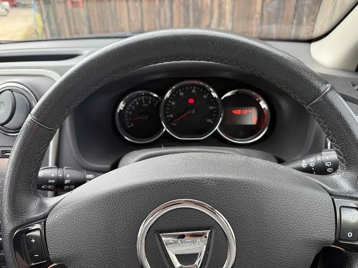 2015-dacia-sandero-stepway-15d-laureate-big-9